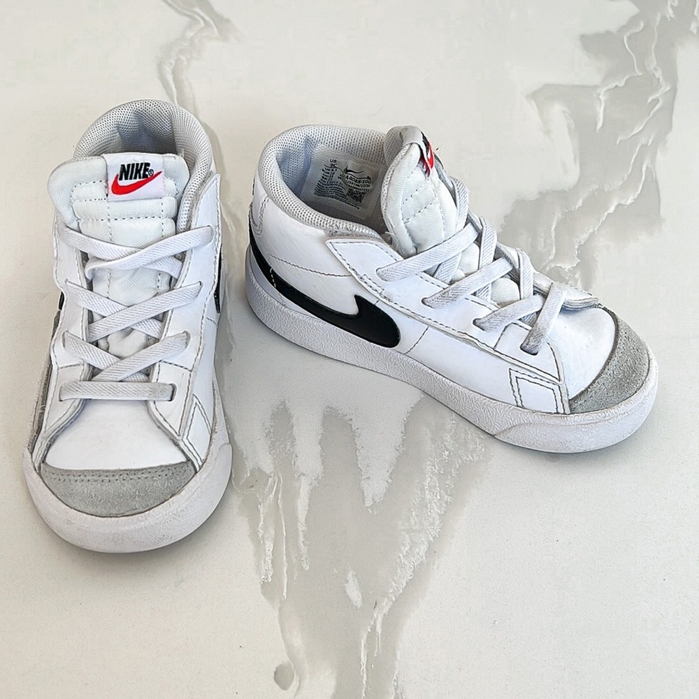 Nike Blazer Mid '77 Baby/Toddler White and Black Unisex Sneakers Sz 9 C